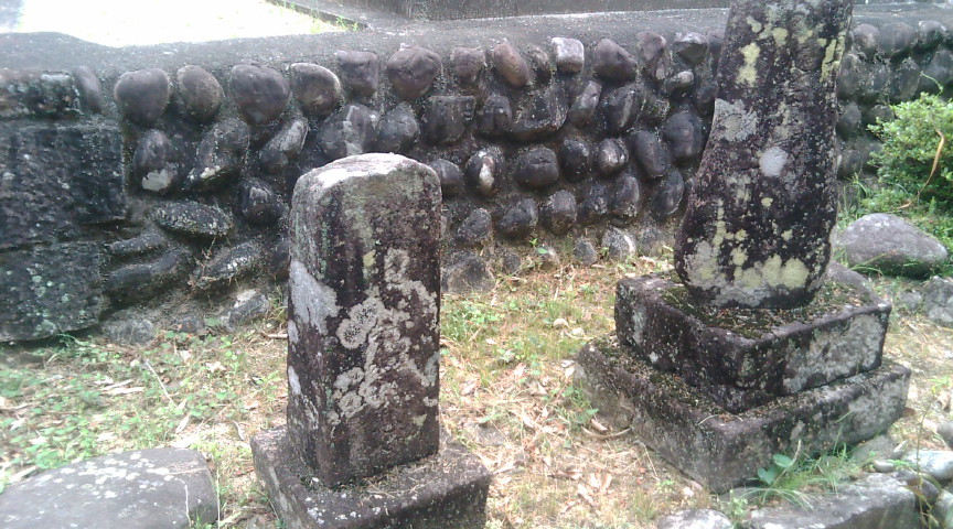 楠良治夫妻の墓